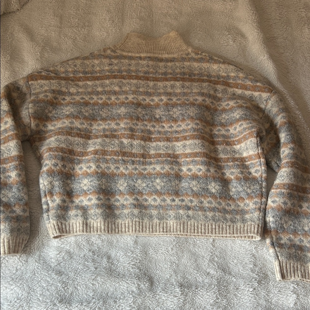Cozy Patterned Sweater - Cream and Gray